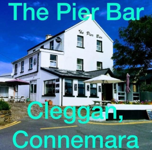 The Pier Bar , Cleggan Bed and Breakfast Exteriör bild