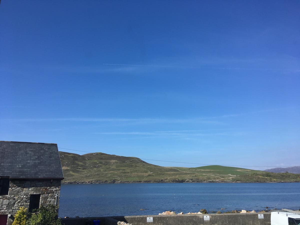 The Pier Bar , Cleggan Bed and Breakfast Exteriör bild