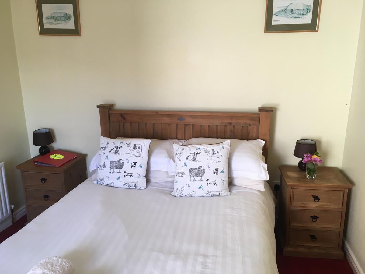 The Pier Bar , Cleggan Bed and Breakfast Exteriör bild