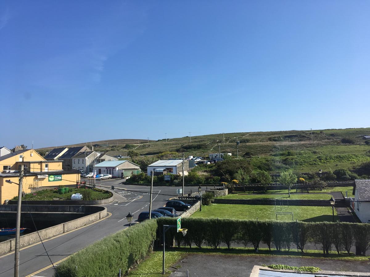 The Pier Bar , Cleggan Bed and Breakfast Exteriör bild