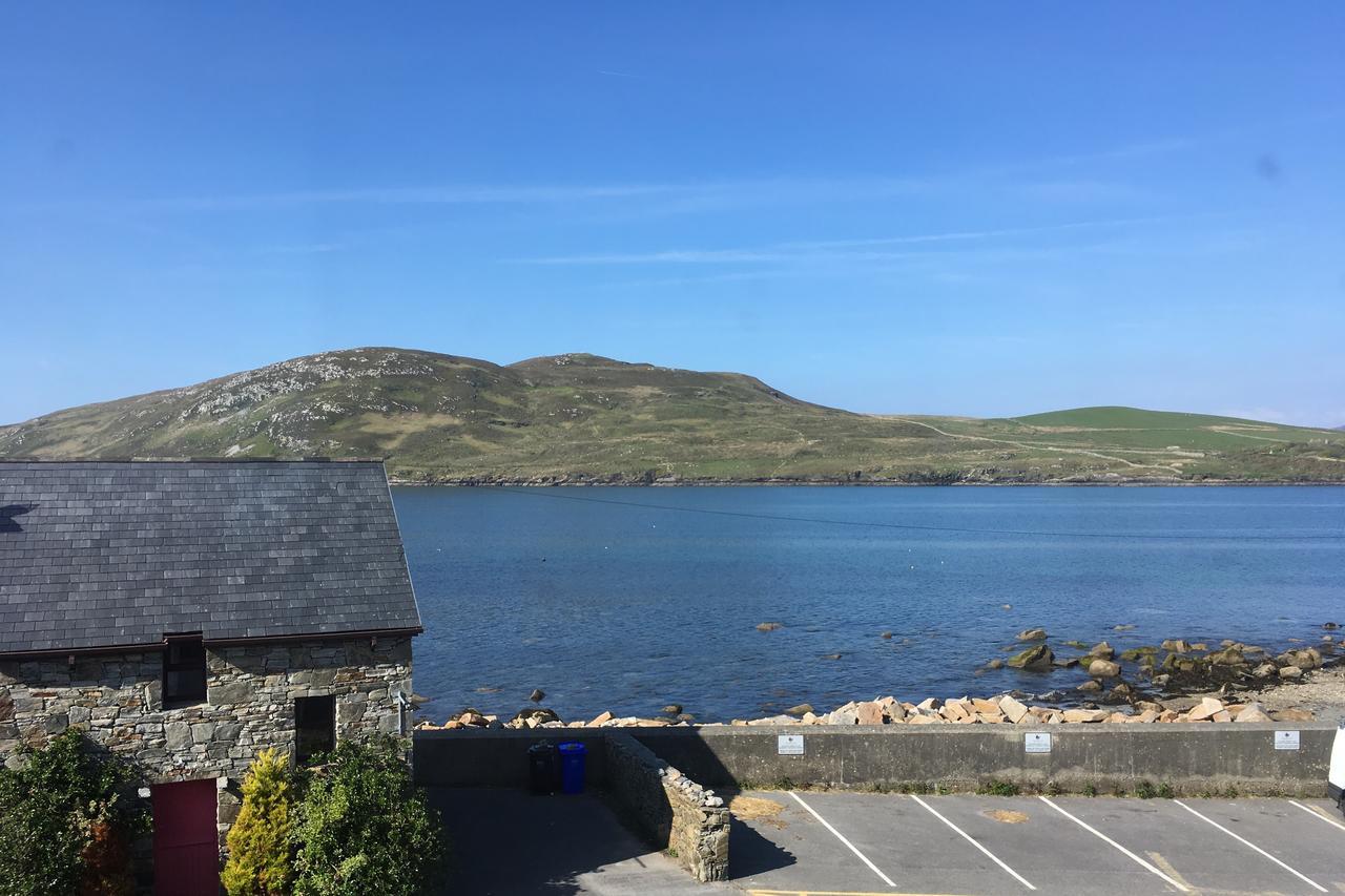 The Pier Bar , Cleggan Bed and Breakfast Exteriör bild