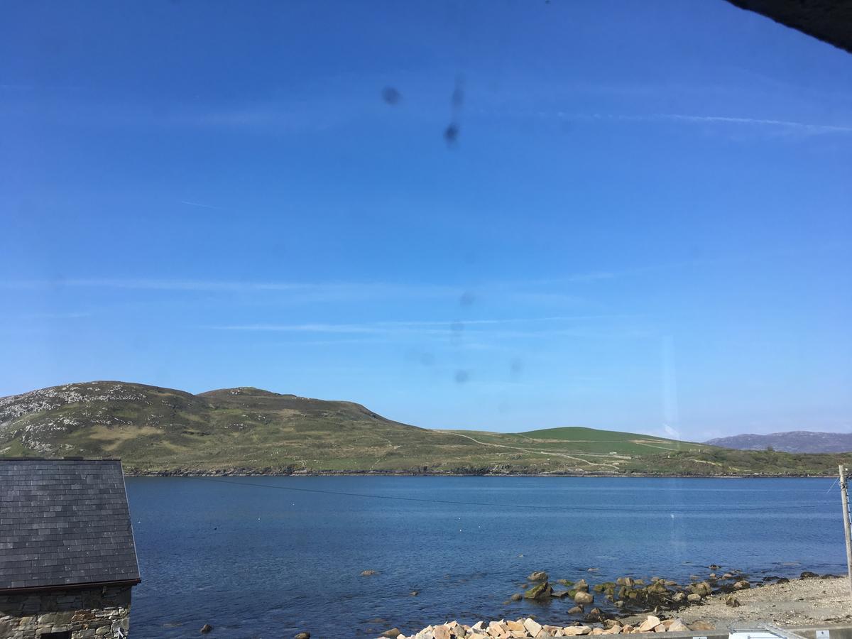 The Pier Bar , Cleggan Bed and Breakfast Exteriör bild