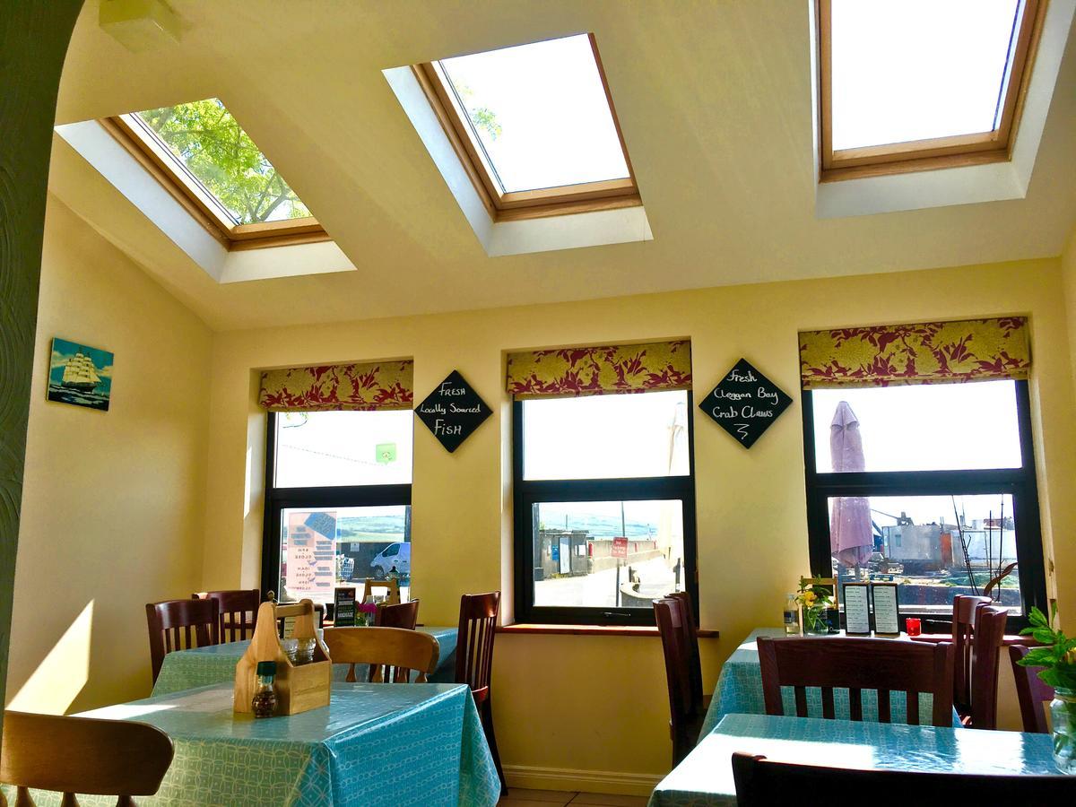 The Pier Bar , Cleggan Bed and Breakfast Exteriör bild